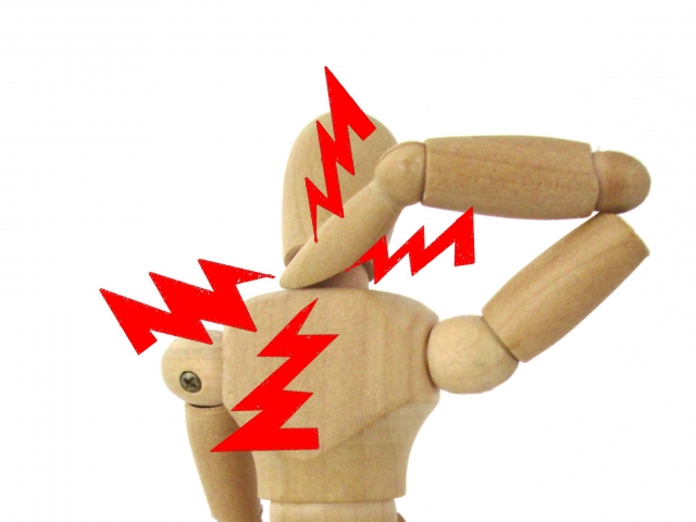 背中の張りが強い人は肩こりが慢性化する？整骨院が原因を解説 画像