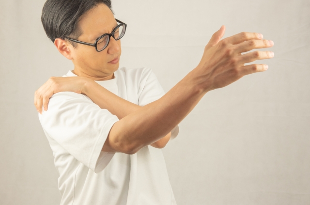 「そのうち治る」は危険？五十肩・四十肩の早めの対処を 画像